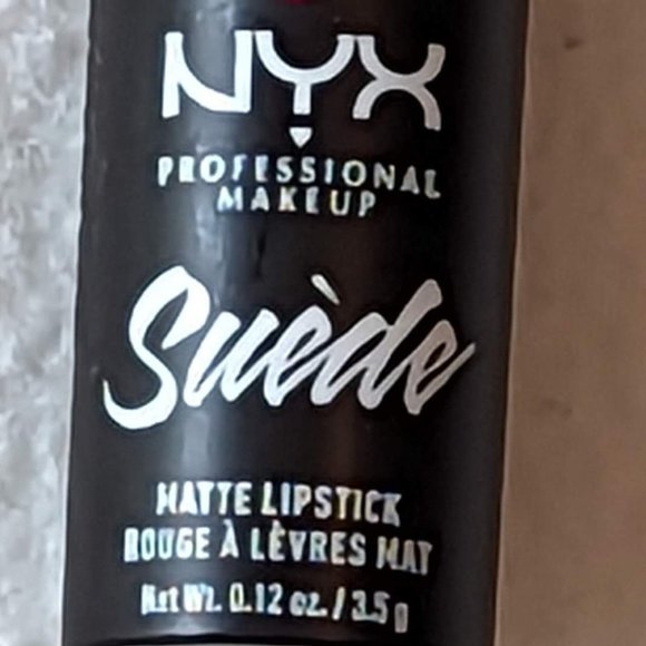 Suede Matte Lipstick CLINGER (Hot Pink) Lightweight Vegan NYX - Picture 5 of 12